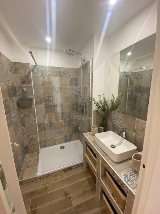 Ferienwohnung Beau T3 Proche Base Navale Et Ecoles Superieures Toulon Exterior foto